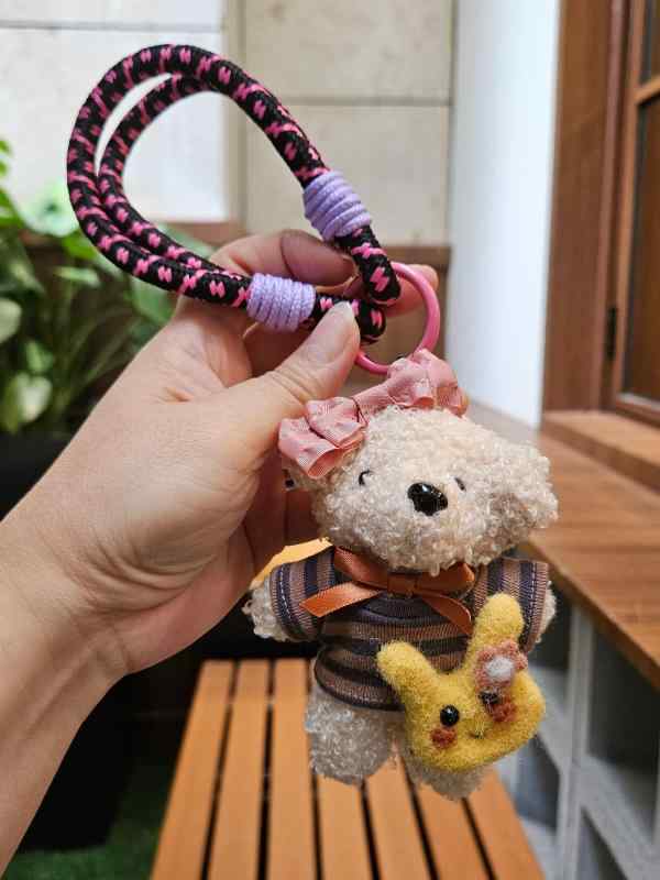 バッグ レディース チャーム ストラップ ドッグ マスコット キーホルダー キーリング 人形 ぬいぐるみ かわいい ピンク ベージュ ホワイト 皮パンツ｜シャドーテール