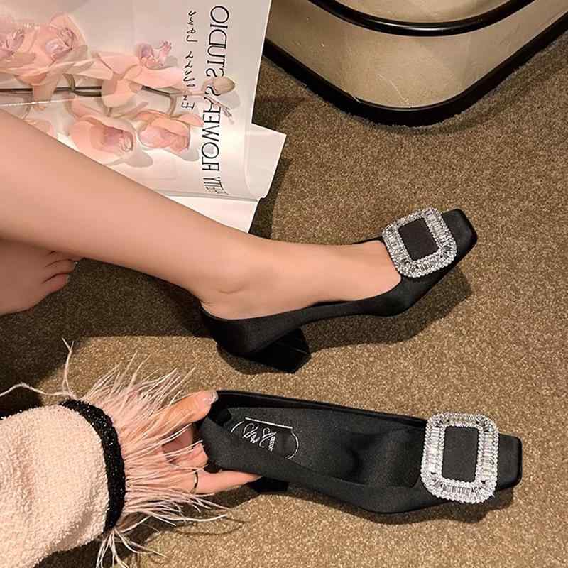 パンプス レディース スクエアトゥ 置き目踵 チャンキーヒール ビジュー バックル 御上さん靴 黒いこと フォーマル 歳月冬