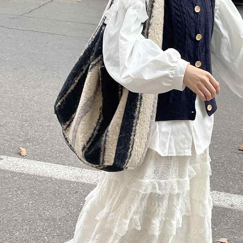 トートバッグ レディース 韓国風 モコモコ ポリエステル 肩掛け 鞄 親子バッグ 大容量 アーバン ミニマル ブラック ホワイト ストライプ 秋冬 デイリー