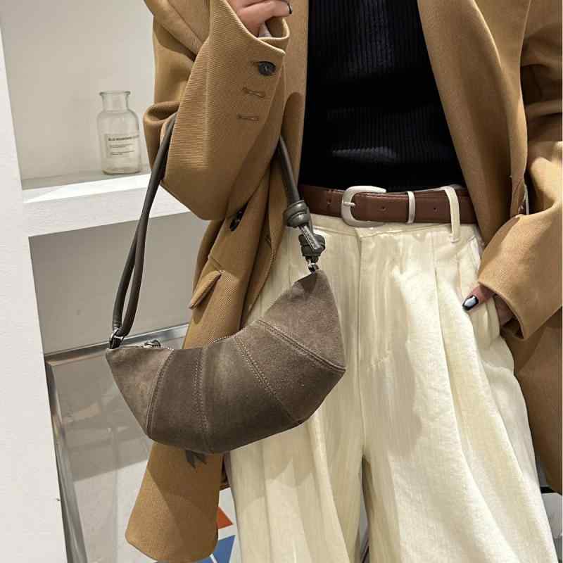 ショルダーバッグ レディース 韓国風 レトロ スエード調 餃子型 鞄 カバン トレンド おしゃれ かわいい ブラック キャラメル コーヒー カーキ グレー ブルー 普段使い