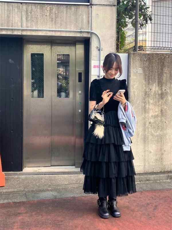 スカート レディース 黒色 ケーキスカート 半袖 セットアップ 春 エレガント 韓国風 高級感 ベロア 膝丈 チュール レース ポリエステル｜シャドーテール
