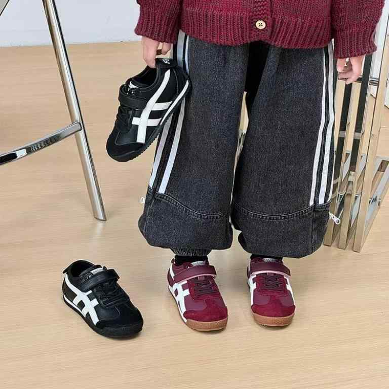 スニーカー キッズ 子供靴 男の子 女の子 運動靴 厚底 春秋冬 ベビー 幼児 小学生 幼稚園 普段使い 黒 赤色 滑り止め 走りやすい かわいい 通学 履きやすい マジックテープ