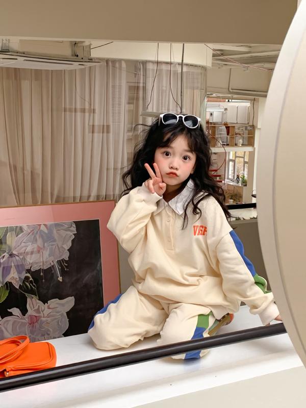 キッズ スウェット セットアップ 長袖トップス 長ズボン 上下セット 子供服 撞色 切り替え アルファベット柄 プリント 綿98% ミドル丈パンツ ベージュ 100cm 110cm 120cm 130cm 140cm 150cm 160cm