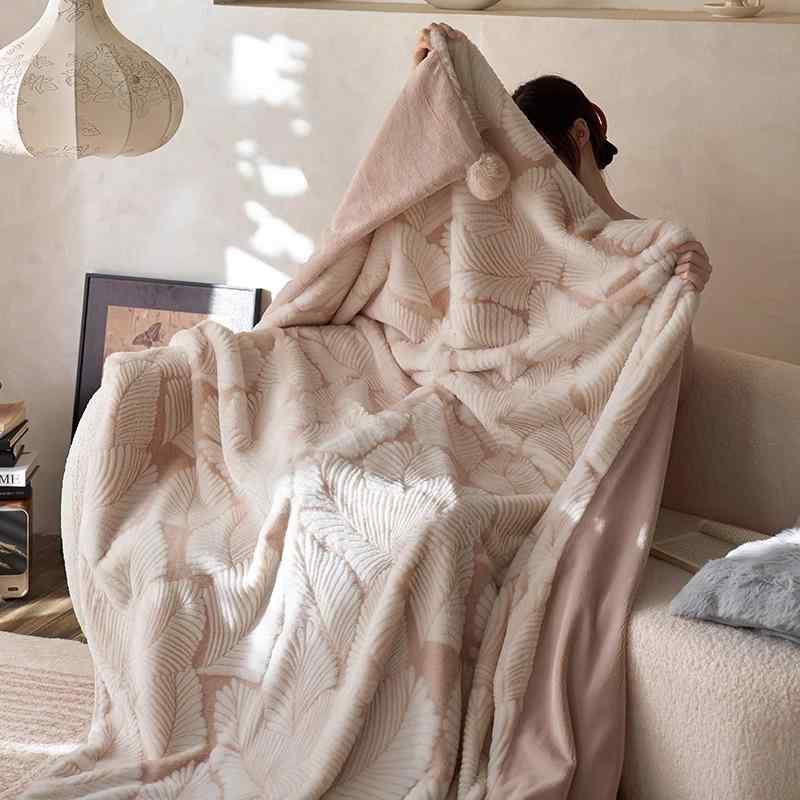 ブランケット 秋冬 毛布 ひざ掛け 肩かけ ポリエステル 生あたたかい 鴨脚樹柄 つがい結び柄 長椅子 執務室 車中泊