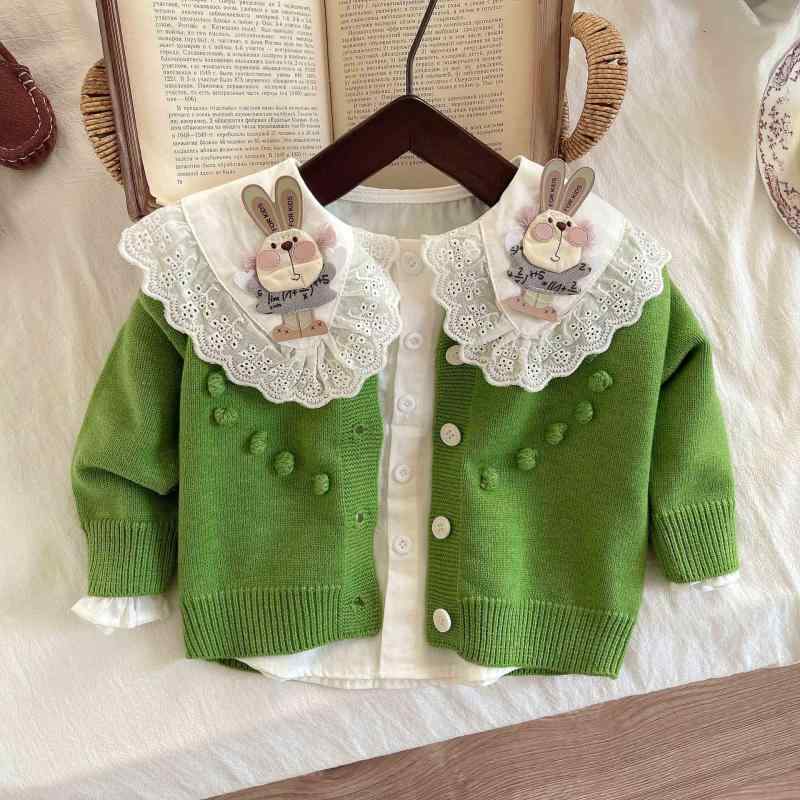 ベビー服 ニット セットアップ 春秋 女の子 3点セット：グリーン ニット 小花柄 ブラウス デニムパンツ かわいい ウサギ 刺繍 長袖 幼児 普段着