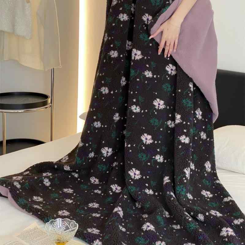 ブランケット 秋冬 韓国風 ボア フリース ひざ掛け 肩掛け あったか 昼寝 レトロ かわいい ソファ 車載 毛布 虹色 格子柄 バラ柄 7,400円