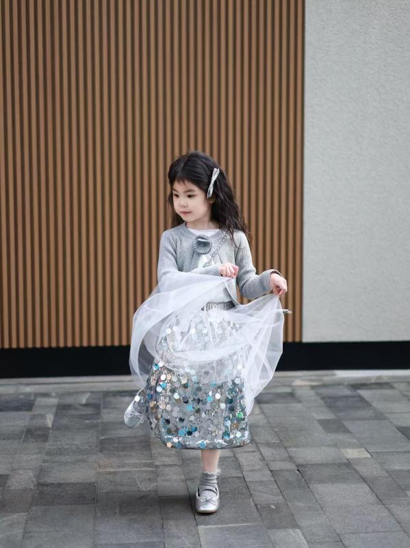 子供服 女の子用 ニットカーディガン & チュールスカート セットアップ 春秋 薄手 長袖 Uネック トップス スパンコール チュール プリンセス風 膝丈スカート 4,617円