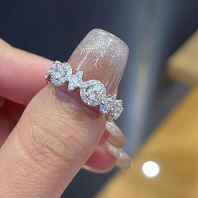 指輪 レディース キラキラ 芒星 円形 リング ファッション アクセサリー ギフト 女性 友人 誕生日 白金色