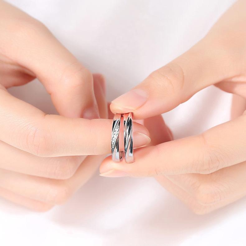 指輪 ペアリング 男性用 女性用 シルバー999 銀製 カップル モチーフ おしゃれ アクセサリー 小物 幾何学形 モビウス 開口デザイン サイズ調整可能