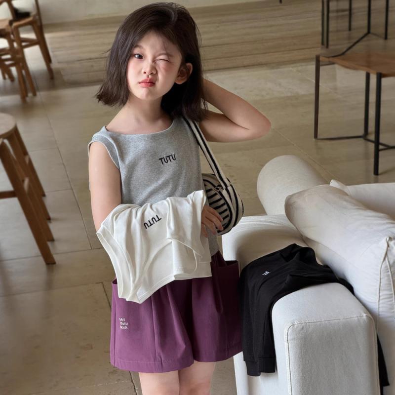 子供服 女児用タンクトップ ノースリーブTシャツ 夏服 薄手 伸縮性 アルファベット柄 かわいい 普段使い 公園着 部屋着 ブラック ホワイト グレー系 100cm 110cm 120cm 130cm 140cm 150cm 160cm