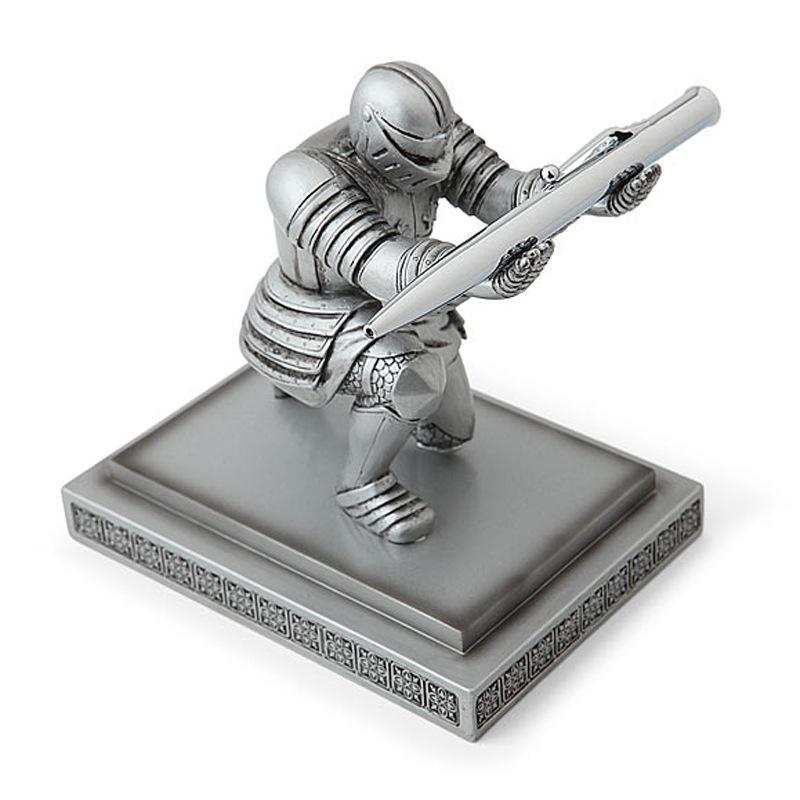 ペン立て メンズ 騎士 ペンホルダー 卓上 文房具 オフィス用品 事務用品 鉛筆立て 赤色 青色 銀色 鉄色 古銅色 磁石付き