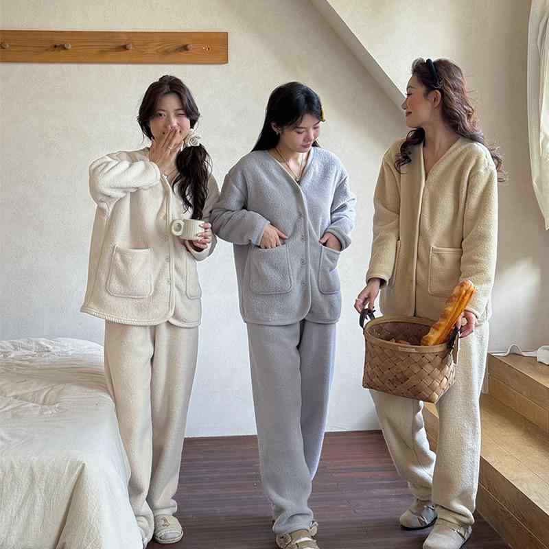パジャマ レディース 秋冬 セットアップ あったか ルームウェア 上下セット Vネック 部屋着 寝巻き 暖かい 厚手 長袖 長ズボン ふわふわ もこもこ 柔らかい 快適 伸縮性 リラックス ゆったり 普段使い 贈り物 プレゼント ポリエステル