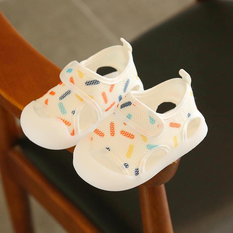 ベビー サンダル 男の子 女の子 夏用 1歳 2歳 つま先保護 柔らかい靴底 通気性 メッシュ 普段使い 白 桃色 グレー 青