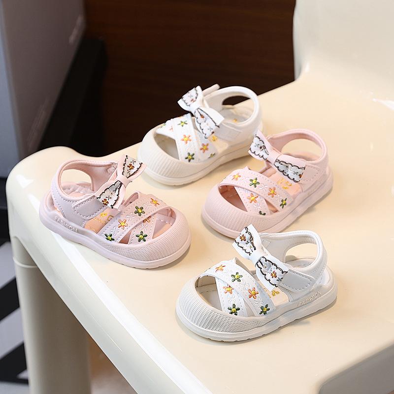 ベビー サンダル 女の子 靴 プリンセス シューズ 幼児 1歳 2歳 3歳 マジックテープ 履きやすい かわいい 滑り止め 柔らかい底 人工皮革 ピンク系 ホワイト 春夏