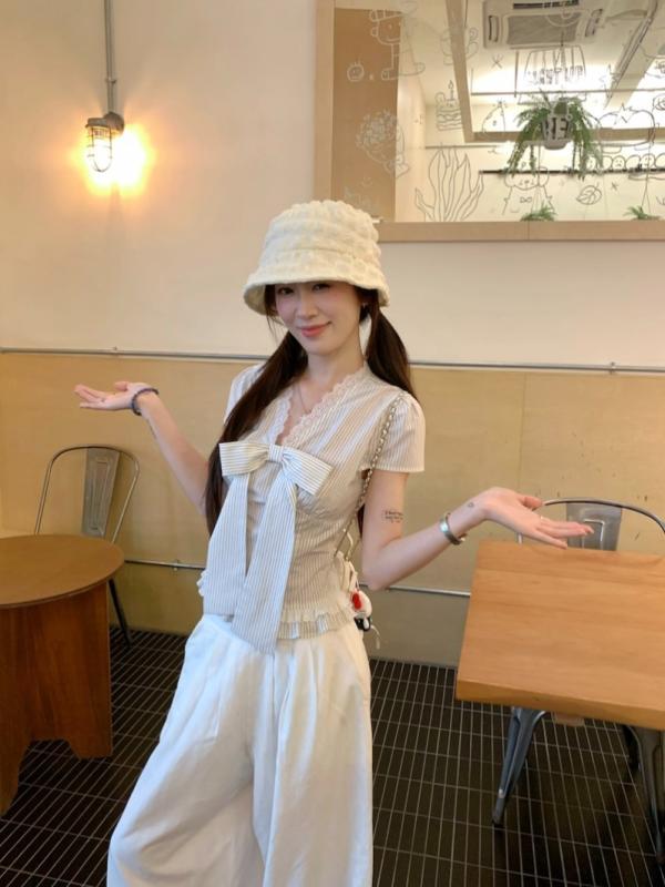 シャツ 女性用 春夏 短袖 Vネック 修身シルエット 白色 ストライプ柄 レース花辺 蝶結び 切り替え セットインスリーブ トップス 普段使い 接触冷感 軽量 吸湿速乾 伸縮性 かわいい フレンチスタイル 日韓カジュアル