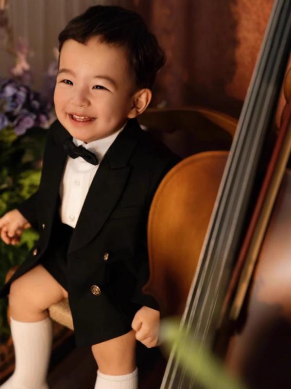 男児 ベビー 子供 礼服 英倫風 花柄 スーツ セット 黒 短袖 シャツ 短パン 領結 ジャケット ニット ナイロン 混紡 伸縮性 通気性 春 シーズン 1 3歳 80 100cm 誕生日 パーティー 結婚式 フォーマルウェア