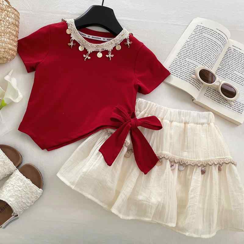 女の子 スカート セット 夏服 かわいい 蝶結び 短袖 Tシャツ 2点セット コットン 混紡 柔らかい 生地 純色 赤 3～8歳 女児 プリンセス スタイル 花辺 デザイン 潮 ファッション 軽量 通気性 良好 日常 着用 セットアップ トップス ボトム