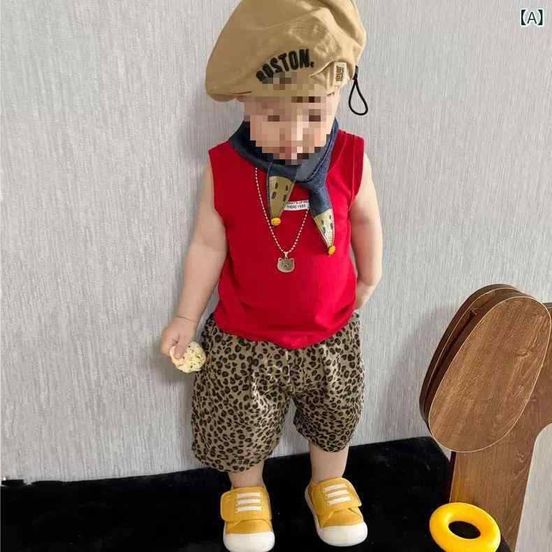 子供 キッズ 男の子 女の子 夏 無袖 赤 赤色 赤い トップス 背心 インナー コットン 綿 ヒョウ柄 プリント 短パン セット 2点 セット ベビー 幼児 1～3歳 通気性 吸湿性 軽量 涼しい 赤いヒョウ柄 無袖トップス 短パン 子供服 夏服 赤い