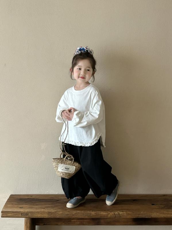 女児 トップス 長袖 ラウンドネック コットン 柔らかい 吸湿速乾 木の耳エッジ デザイン 韓国風 春季 白色 ユニセックス 日常使い 中小児 3～8歳 100～140cm 適合 潮風 スタイル 純色 柔軟加工 B級安全 快適 伸縮性 通学 遊び着 カジ 4,528円