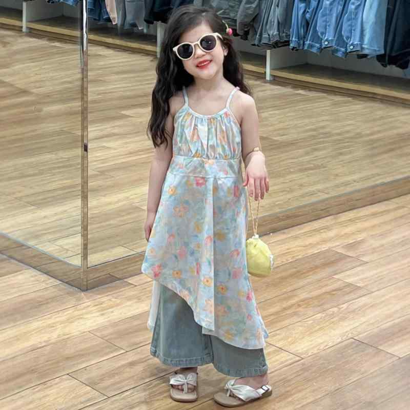 女児 ワンピース 女の子用 吊り紐 綿素材 春夏 夏服 花柄 プリント加工 ビーチ プールサイド かわいい プリンセス デザイン 不規則 斜め裾 切り替え 軽量 通気性 吸湿速乾 花柄柄 綿80% 3-8歳 中小児 100-140cm 実用 ファミリー