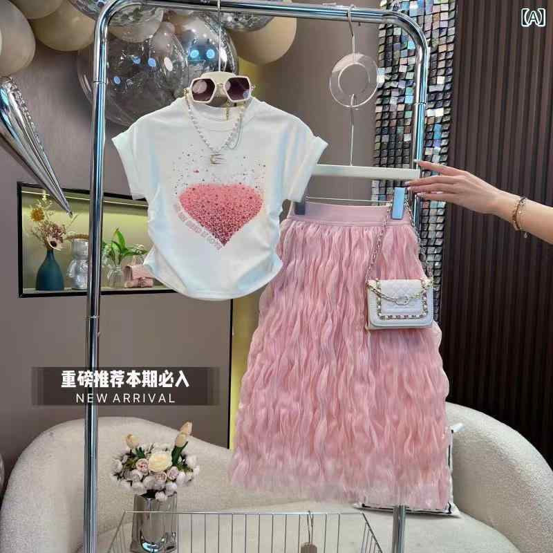 女児 トップス スカート セット 夏 かわいい ハート ストーン 短袖 長丈 スカート 組み合わせ 綿 素材 柔らかい 薄手 韓風 デザイン ピンク 米色 アイボリー 系 8歳以上 中大児 向け 薄い プリーツ 加工 日常 遊び着 軽量 通気性 吸湿 速