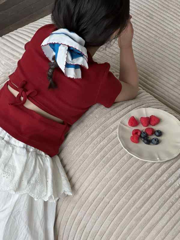 女児 トップス セット 夏 短袖 綿 吸湿速乾 柔らかい かわいい シンプル スタイル 赤 ピンク系 ホワイト ベージュ ブルー デニム スカート 半袖 トップス 組み合わせ 90-140cm 対応 通気性 良い 日常使い 女の子 子供服 ソフト素材 丸
