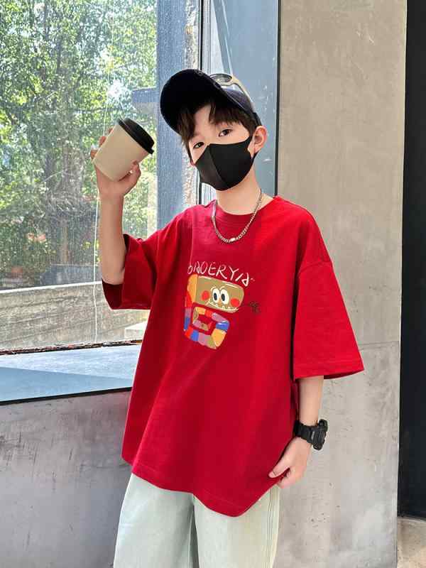 キッズ 男の子 赤 短袖 Tシャツ トップス 夏 綿混紡 吸湿速乾 丸首 カードプリント カジュアル 韓国風 ゆったり 薄手 柔らかい 薄い上着 汗拭き 子供服 赤い 赤色 夏用 吸湿排汗 機能性 綿素材 混紡繊維 ソフト ビッグシルエット ストリートフ