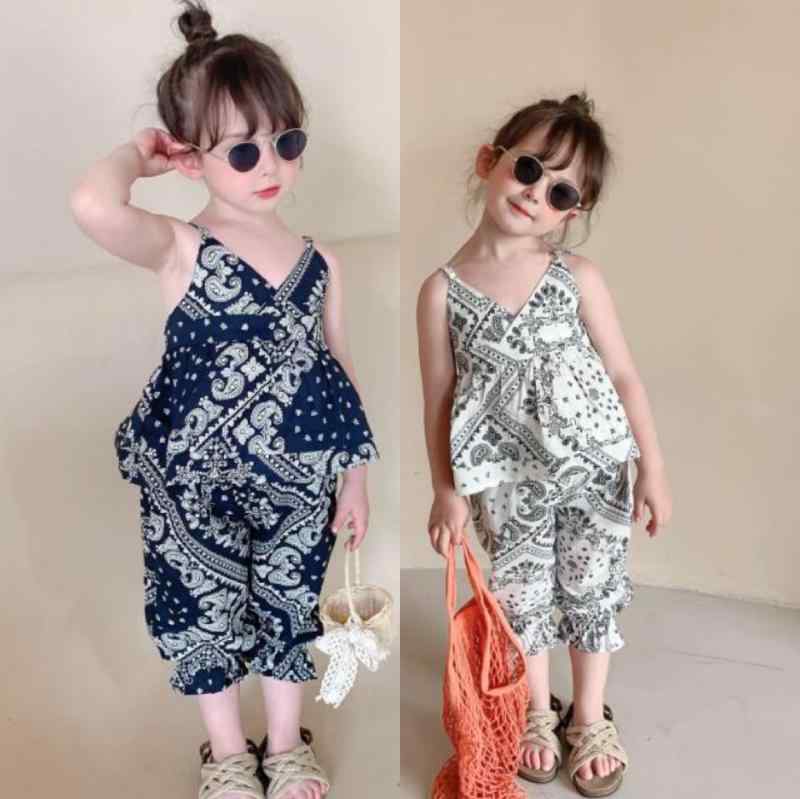 女児 キッズ 女の子 夏 春夏 吊り帯 キャミソール 上衣 トップス 無袖 綿 柔らかい 肌触り 花柄 レース フリル 七分丈 ショートパンツ セット 2点組 3-8歳 中小児 100-140cm かわいい 抽象柄 白色 深青 軽量 通気性 吸湿速乾 普