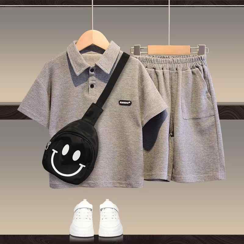 男の子 キッズ 夏服 セット アップ 短袖 トップス ハーフパンツ 綿混紡 ポリエステル 柔らかい 生地 シンプル スタイル 字母 プリント グレー カラーリング 8歳以上 中大童 向け 軽量 吸湿速乾 通気性 良い 普段使い ストリート ファッション