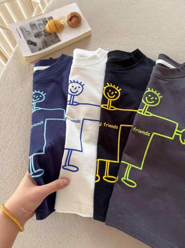 キッズ Tシャツ 男の子 夏 短袖 綿100% 吸湿速乾 柔らか素材 丸首 ライン 人物プリント 黒 白 ネイビー 3～8歳 90～150cm 普段使い カジュアル 子供服