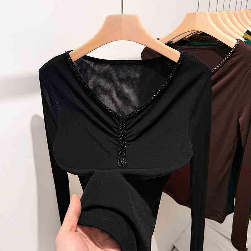 Tシャツ 女性用 春夏 長袖 修身 内搭 トップス インナー 緑系 墨緑 ブラック ブラウン 網目レース メッシュ 刺繍 ビーズ 流蘇 フリンジ 串珠 装飾 ソフト 軽量 伸縮性 吸湿速乾 接触冷感 再生繊維 シルク調 通勤 普段使い カジュアル かわい