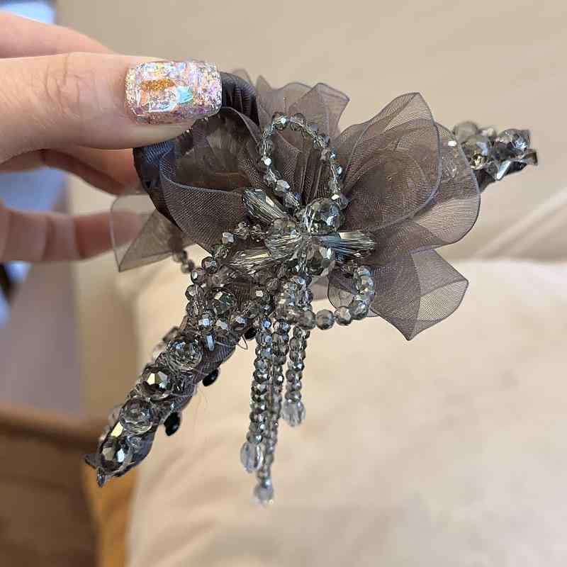 ヘアアクセサリー 女性用 フラワー タッセル 水晶 シュシュ フレンチスタイル 高級感 バックヘア シャーククリップ 大型 ディスク型 髪留め ピンク ブラウン ブルー ブラック 秋 個性派 自然素材 ハンドメイド 軽量 普段使い ヘアアレンジ