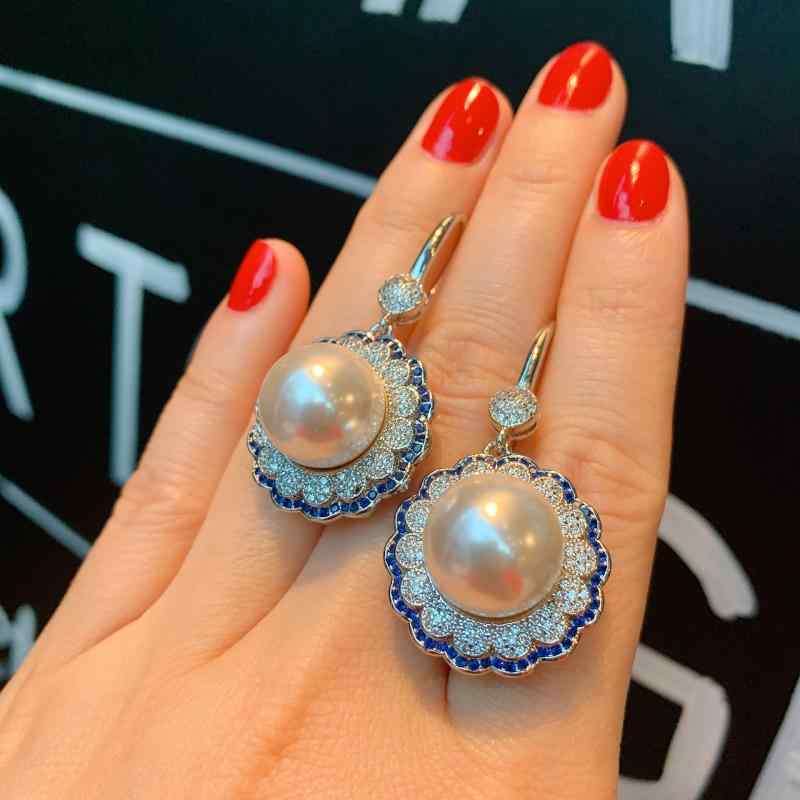 イヤリング 女性用 珍珠 フラワー デザイン ファッション 通勤 スタイル 天然素材 14mm サイズ ブルーダイヤ 白 イエロー レッド ホワイト イエロー 夏 アクセサリー 軽量 日常使い 華やか コーディネート