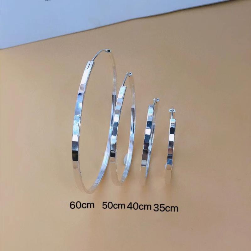 ピアス 女性用 純銀 幾何学 デザイン 丸型 直径3cm 軽量 個性派 アクセサリー シルバー イヤリング 丸い形 シンプル スタイリッシュ 日常使い ジュエリー 耳飾り ファッション アクセント 細身 輝き 洗練 モダン トレンド
