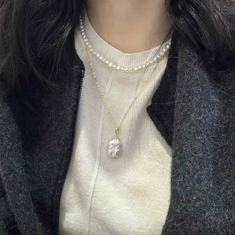 ネックレス 女性用 天然淡水真珠 バロック型 方形デザイン 双層重ね付け 鎖骨チェーン 秋冬 吊り下げ フレンチレトロ 軽量 高級感 4-5mm 31-45cm 調整可能 幾何学 自然素材 6,178円