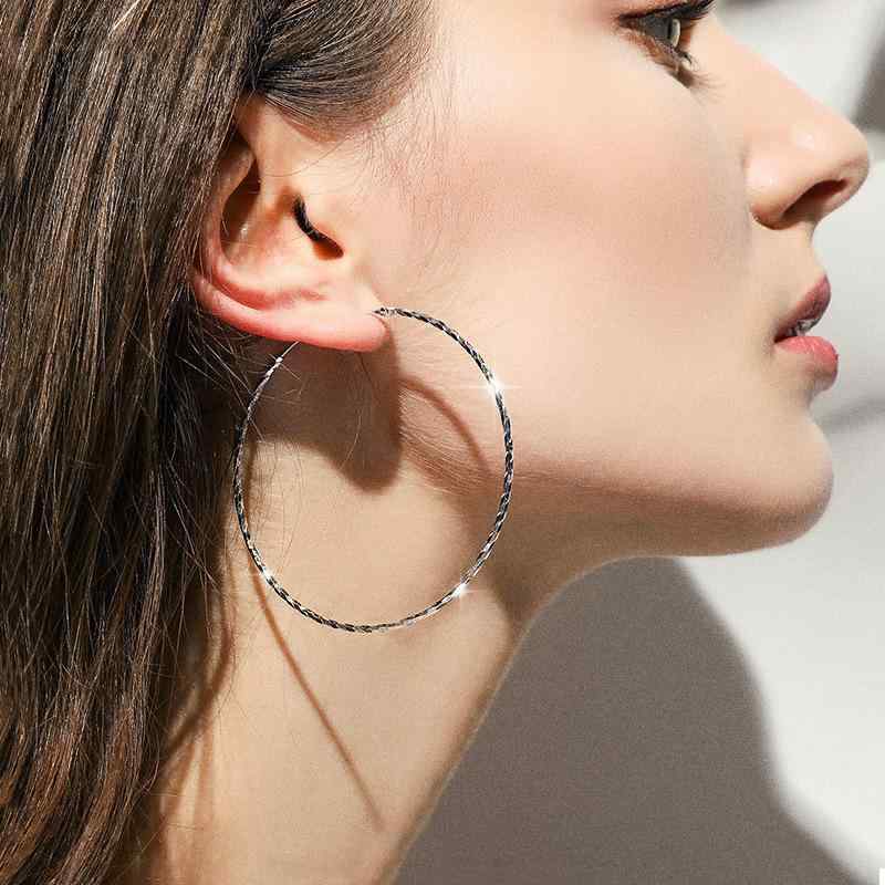 ピアス 女性用 シンプル シルバー アクセサリー 丸型 幾何学 デザイン 軽量 気質 ファッション 通勤 普段使い 冬 シルバー 925 純銀 丸耳飾り 顔型 補正 効果 光沢 加工 3.5cm 4cm 4.5cm 5cm 5.5cm 6cm
