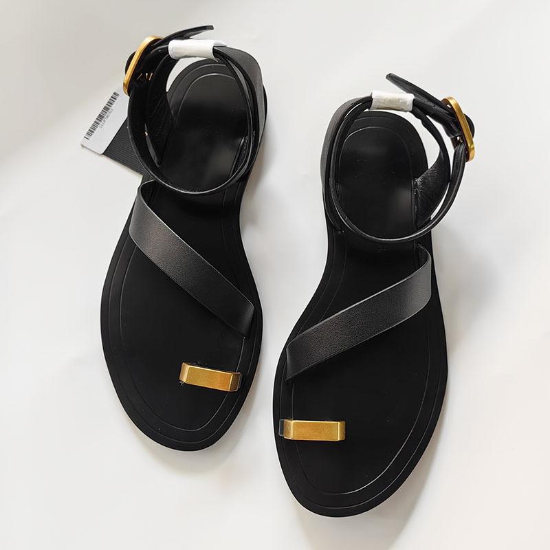 女性用 夏用 ワイドストラップ オープントゥ サンダル ヘッドレイヤー カウレザー メタル デコレーション フラット シューズ 軽量 耐摩耗 通気性 低カット ブラック ラウンドトゥ サイド オープニング 足首 ストラップ ラバー ソール 純色