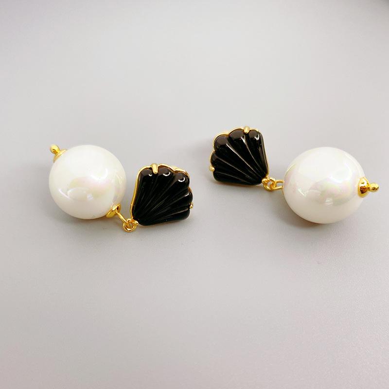 イヤリング 女性用 黒 ベイシェル デザイン パール ゴールド シルバー ニードル ファッション アクセサリー かわいい 軽量 半宝石 インサート 秋冬 ギフト 人気 スタイリッシュ