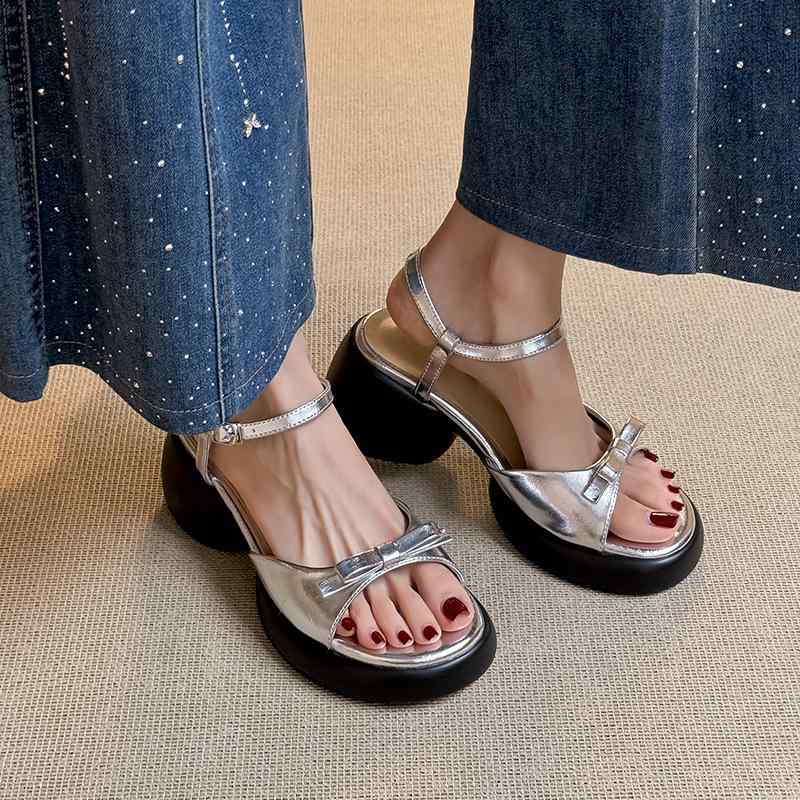 レディース 夏用 バレエ風 蝶結び オープントゥ 厚底 中ヒール ソフトレザー クッションサンダル Tストラップ かわいい 甘め スクールスタイル 銀色 アイボリー 超細繊維 合成底 丸トゥ 足元軽やか 日常使い スカートコーデ 接触冷感 伸縮性 軽量