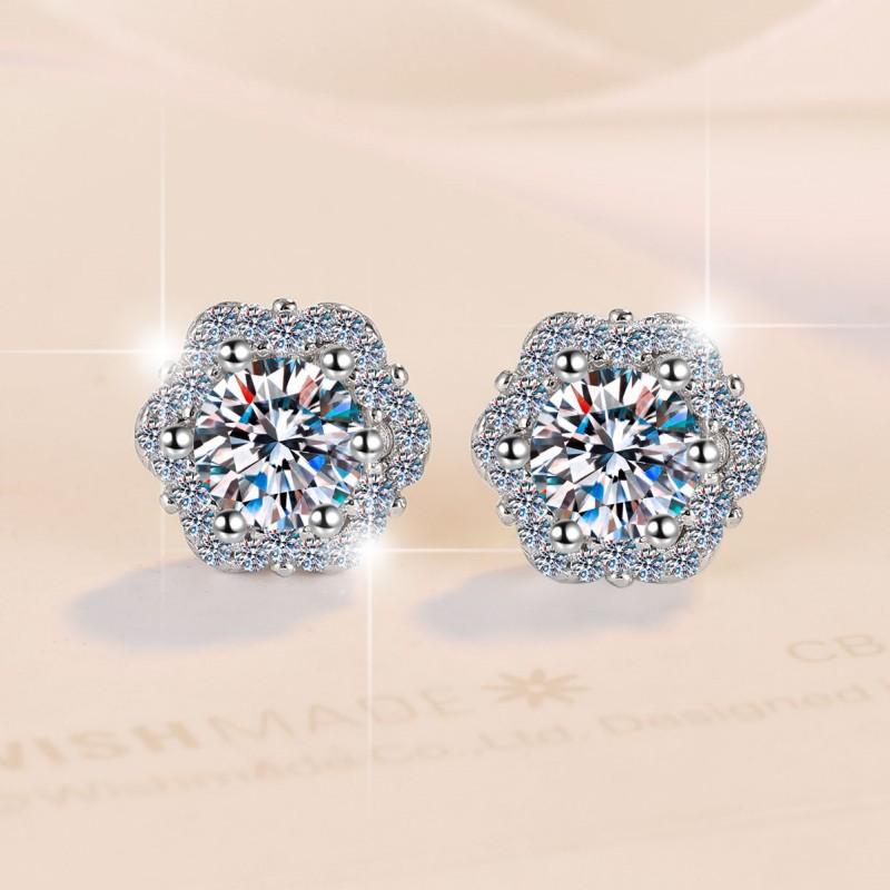 ピアス 成人女性用 花主題 925しろがね色 モissanite スタッド 割れ易い 御花 梅花 花瓣 超明滅する光 酸化ジルコニウム 秋冬 一風変わったひな型 電鍍製作 成人女性付属品 花卉 草木主題 耳飾り 晴れ晴れしい 流行り物 日常使い走り 軽さ 捏ち上げる 柔らかい