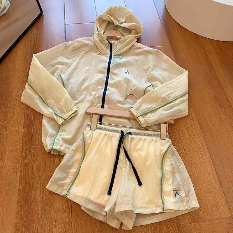レディース 防晒 セットアップ 軽薄 透気 綿 ストレッチ ワイドフィット 長袖 ポロ 襟 プリーツ 収腰 シルエット 紫 ベージュ ネイビー 春 紫 外套 短パン 防走光 女性用 アウトドア ハイキング 普段使い 高級感 吸湿速乾 接触冷感
