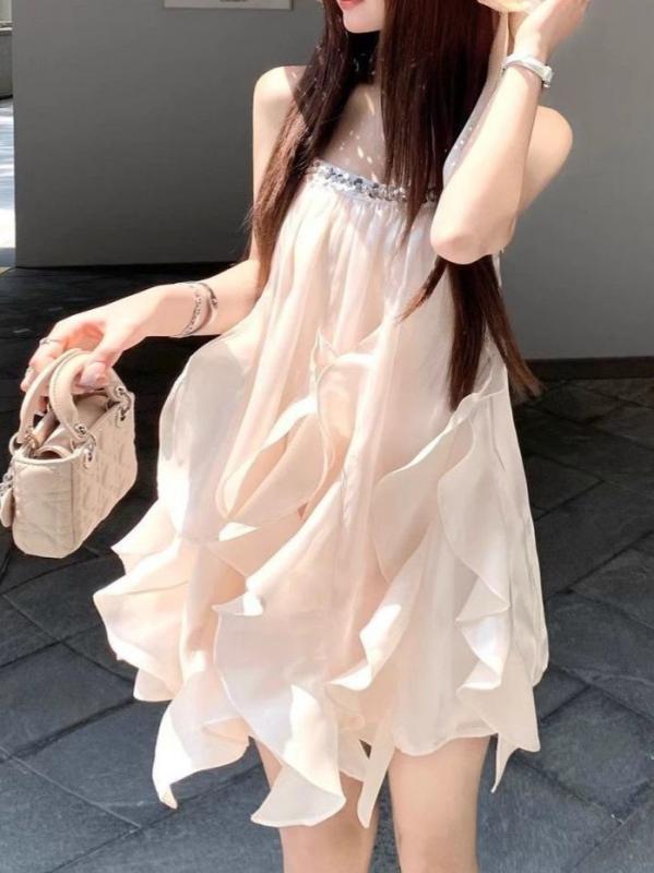 ワンピース 女性用 吊り紐 短丈 ウエストライン 切り替え 甘め かわいい 杏色 接触冷感 ポリエステル 無袖 Uネック セットアップ ビーチ 夏用 ゆったり フレアスカート 軽量 吸湿速乾 通勤 普段使い