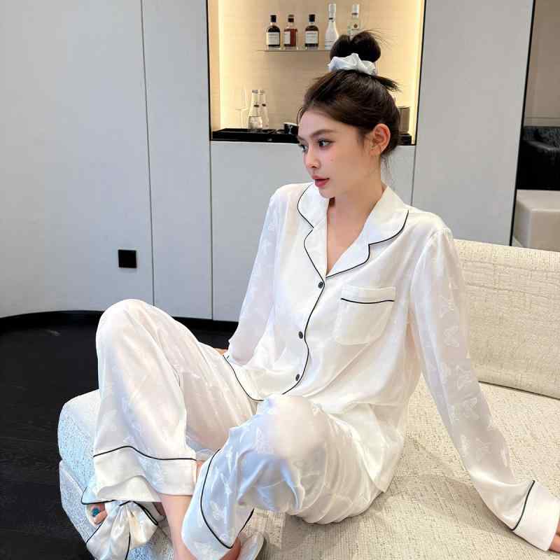 パジャマ 女性用 シルク調サテン 長袖 長ズボン ルームウェア セット 春夏 秋冬 通年 薄手 透気性 涼爽 快適 外着可 翻領 蝶柄 ポリエステル 香?色 紫色 白色 ホームウェア 寝間着 ゆったり 寝具 室内着 カジュアル 寝巻き ラウンジウェア 軽