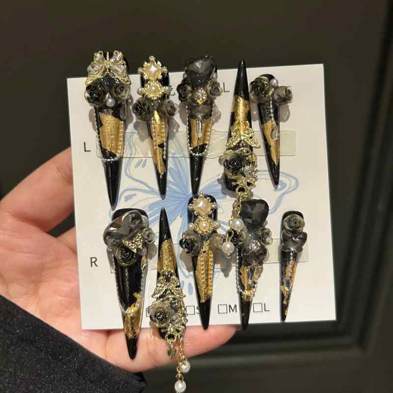 レディース ネイルチップ 超長尖型 5cm 黒金ローズ 甘め チャイナ風 辣め 軽奢 長款 穿戴式 十字架 ハート 星空柄 かわいい ゴージャス ラグジュアリー 女性用 指先アクセサリー つけ爪 フルカバー 華やかデザイン 日常使い イベント対応 手作業