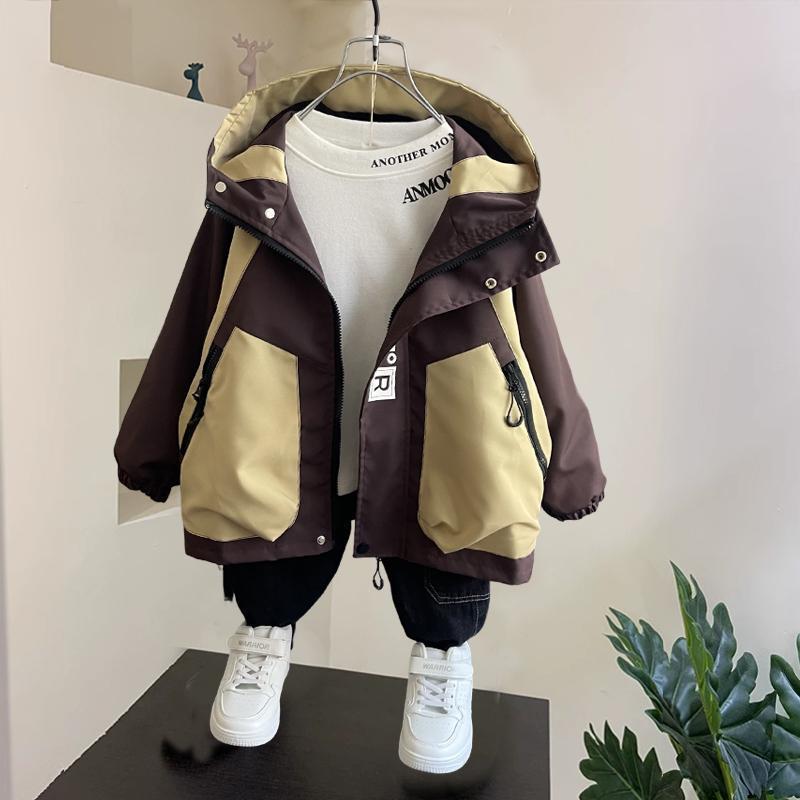 男の子 キッズ コート 春夏 秋冬 連帽 ジャケット 風防 衝鋒衣 男児 子供服 外套 トップス ポリエステル 綿混 軽量 防風 透湿 速乾 ブラウン 軍緑 キャメル ベージュ カーキ グリーン イエロー ブラック グレー 普段使い 学校用 アウトドア