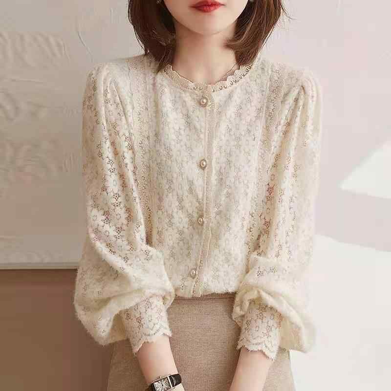 レディース ブラウス 春夏 杏色 切り替え 花柄 レース フレア袖 雪紡 トップス 長袖 短丈 ラウンドネック ゆったりシルエット 花柄刺繍 フラワー柄 レースエッジ フレンチスタイル 気品 通勤 普段使い 軽量 通気性 柔らかい肌触り エレガント 女性