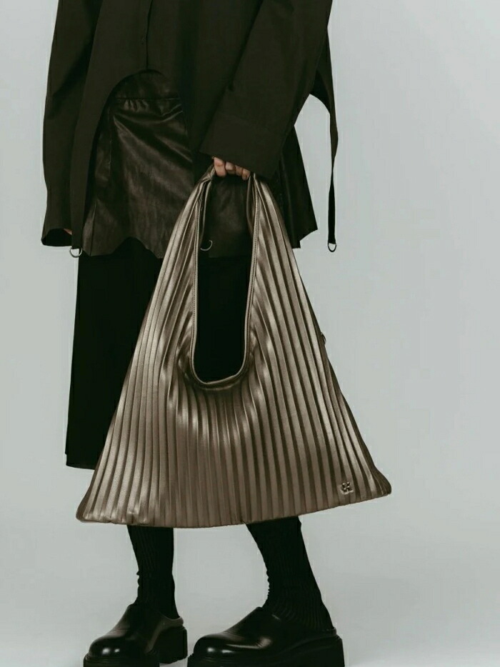 Knuth Marf バッグ クヌースマーフ レザー プリーツ バッグ leather pleats bag ブラック/シルバー black/silver 2色展開 2026春夏新作