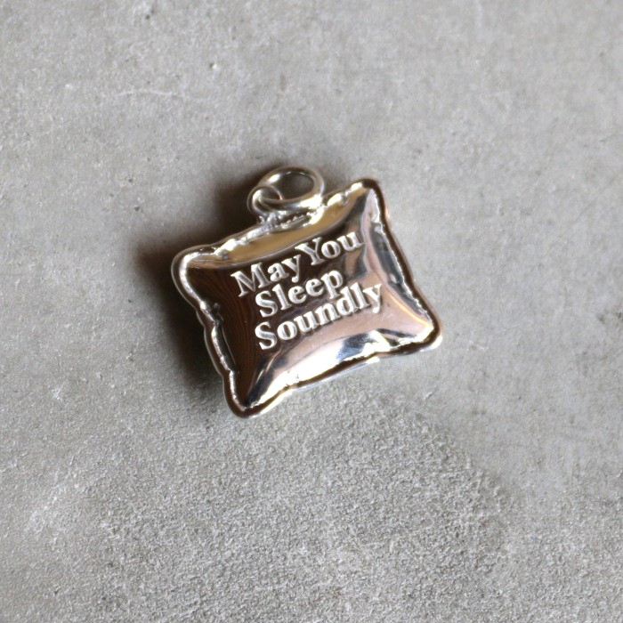 Poly Things 正規取扱 ポリーシングス アクセサリー ペンダント トップ ギフト 枕 スリーピー ピロー Sleepy Pillow シルバー925 Silver925｜Shafter 21,384円