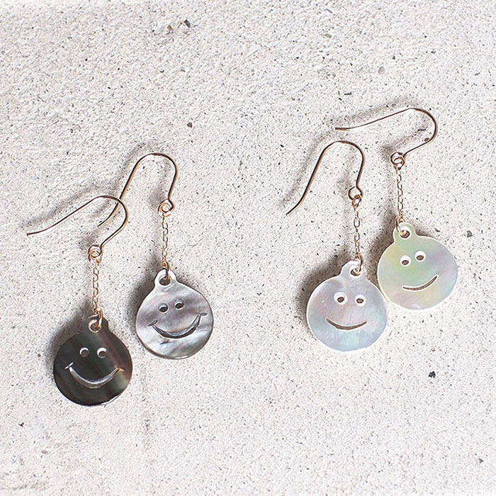 【楽天市場】MONTCLAIR アクセサリー モントクレア シェルピアス Shell Pierce ニコちゃん ホワイト ブラック 2色展開 ...