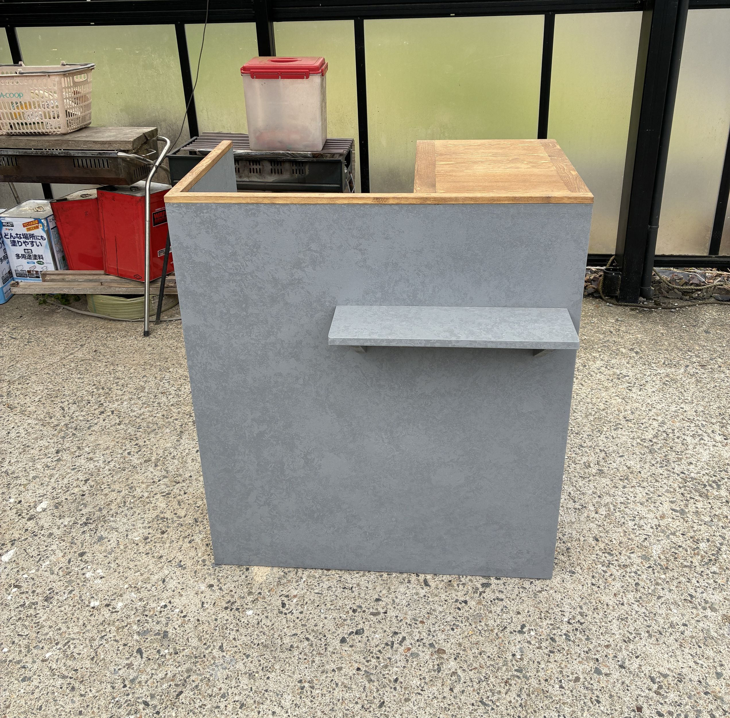 【受注仕立て上げる】鞄置き付バス発着場器具に一般受けの石ころ柄カウンタです。☆カウンタ一覧表【800】レジカウンターオシャレ 今めかしい アンティーク風 美容院 美容室 ネイル 金銭登録器台 御機嫌カウンタ 一覧表 受け付けカウンタ 受け付け台 木製 混凝土調金銭登録器台薄墨色